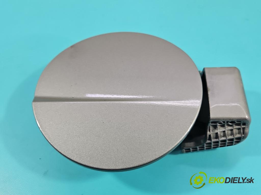 Hyundai Elantra VII 2020- 1.6 16V manual 90.2 kW 1598 cm3 4- Klapka nalévání paliva 69511-AA000 (Klika dveří ostatní)