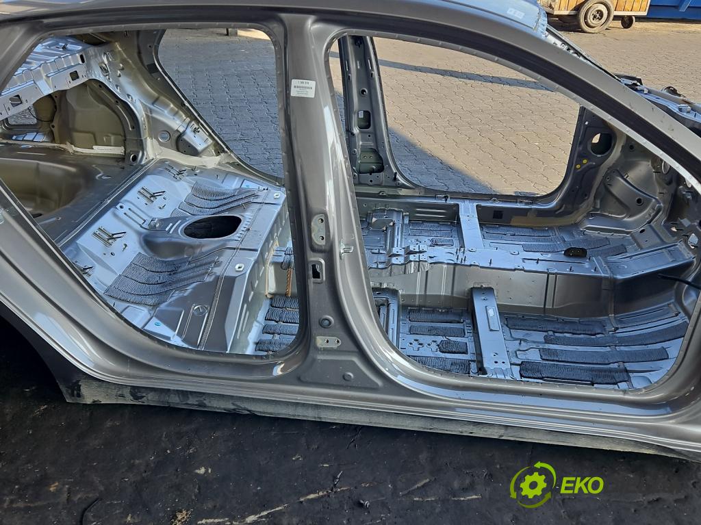 Hyundai Elantra VII 2020- 1.6 16V manual 90.2 kW 1598 cm3 4- práh pravý  (Karoserie ostatní)