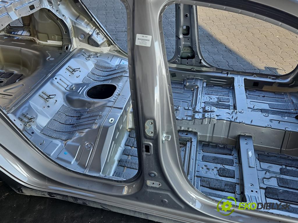 Hyundai Elantra VII 2020- 1.6 16V manual 90.2 kW 1598 cm3 4- Práh: pravý  (Karoséria ostatné)