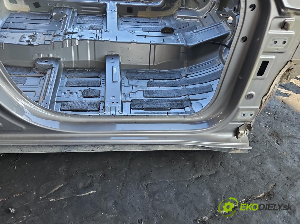 Hyundai Elantra VII 2020- 1.6 16V manual 90.2 kW 1598 cm3 4- Práh: pravý  (Karoséria ostatné)