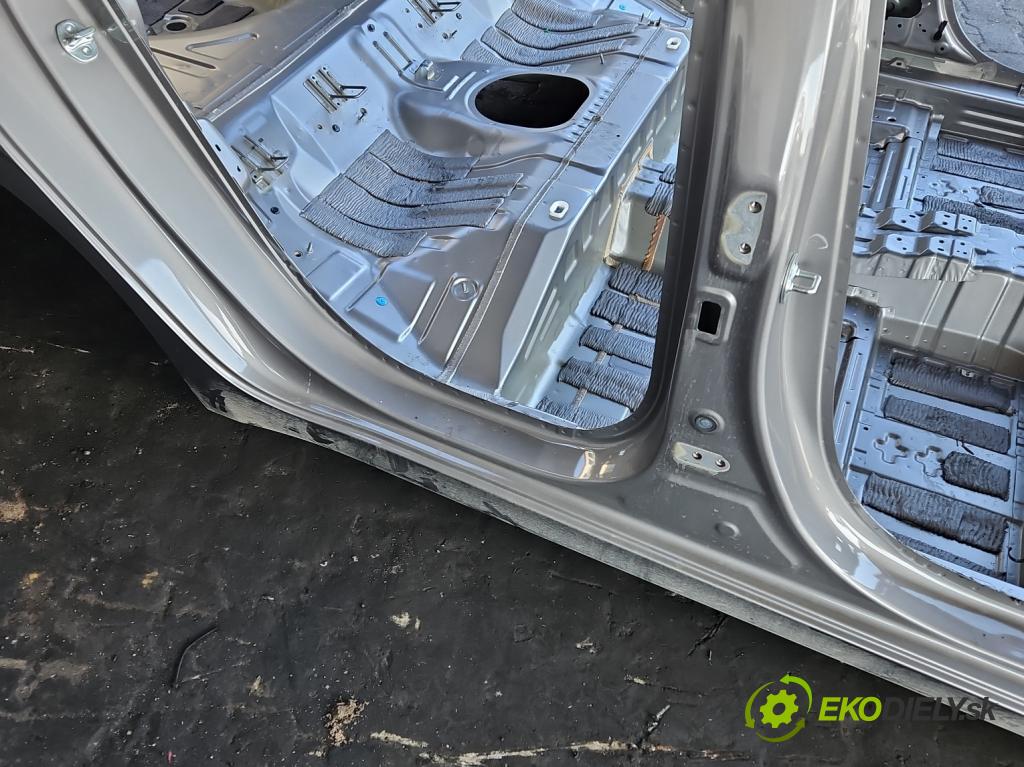 Hyundai Elantra VII 2020- 1.6 16V manual 90.2 kW 1598 cm3 4- Práh: pravý  (Karoséria ostatné)