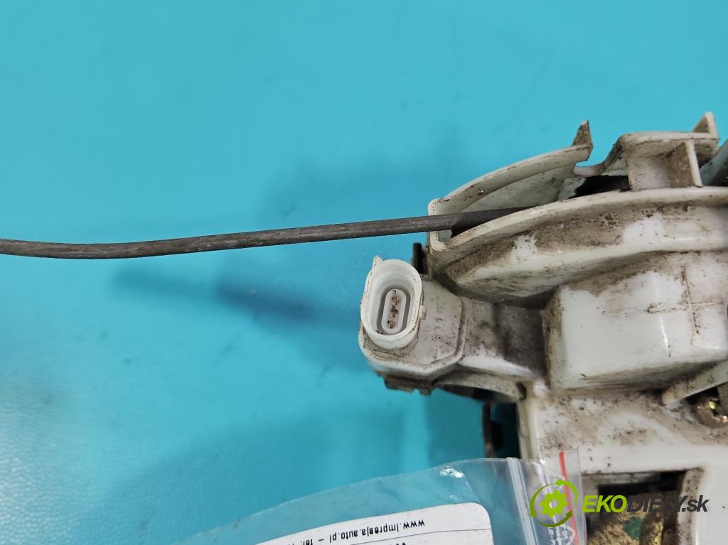 Vw Polo III 6N 1994-2001 1.4 16V 75 hp manual 55 kW 1390 cm3 5- zámek přední pravý