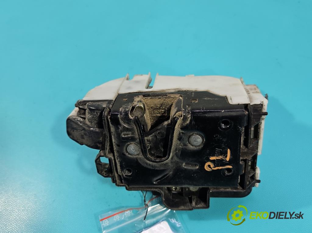 Vw Polo III 6N 1994-2001 1.4 16V 75 hp manual 55 kW 1390 cm3 5- zámek přední levý