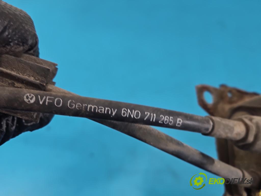 Vw Polo III 6N 1994-2001 1.4 16V 75 hp manual 55 kW 1390 cm3 5- kulisa změny stupňová  (Řadicí páka (kulisa) )