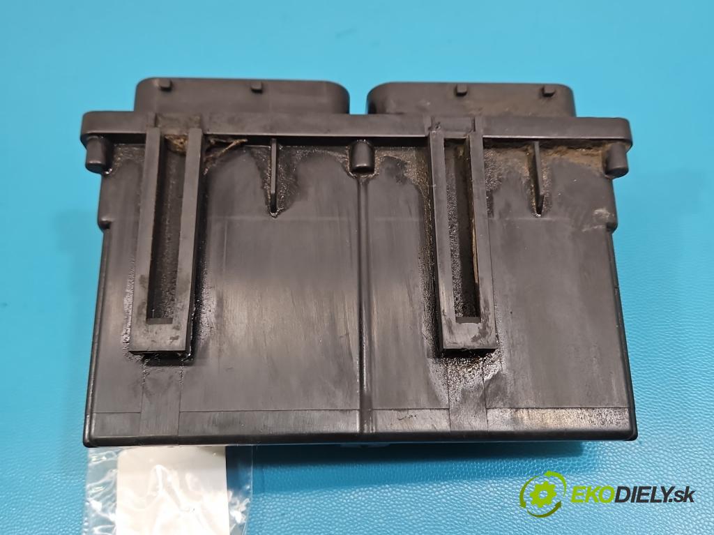 Opel Zafira A 1999-2005 1.8 16V 125 HP manual 92 kW 1796 cm3 5- Relé: ventilátoru 24410128