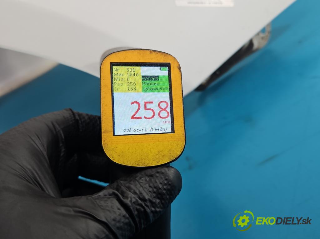 Skoda Roomster 1.4 16V 86 HP manual 63 kW 1390 cm3 5- blatník predné pravý  (Kľučka dverí ostatné)