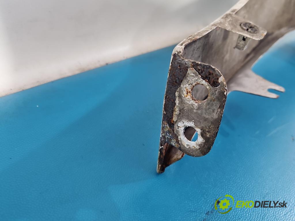 Skoda Roomster 1.4 16V 86 HP manual 63 kW 1390 cm3 5- blatník predné pravý  (Kľučka dverí ostatné)