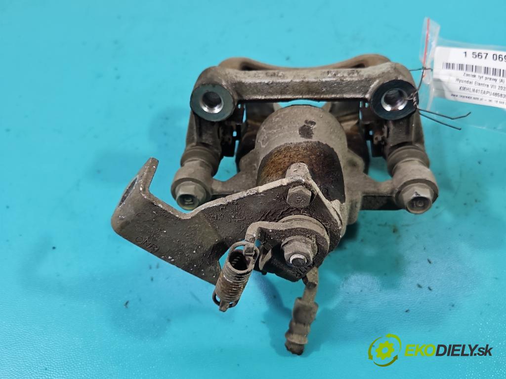 Hyundai Elantra VII 2020- 1.6 16V manual 90.2 kW 1598 cm3 4- brzdič zadné pravý  (Kľučka dverí ostatné)