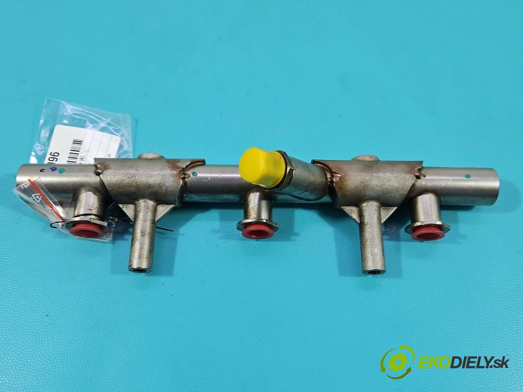 Audi Q7 2015- 3.0 TFSI CRE: 333KM: automatic 245 kW 2995 cm3 5- lišta vstrekovacia  (Vstrekovacia lišta)