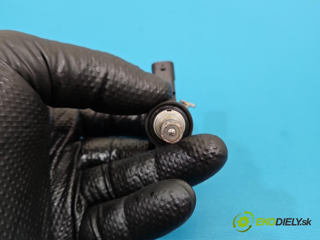 Audi Q7 2015- 3.0 TFSI CRE: 333KM: automatic 245 kW 2995 cm3 5- vstrek 06C906036H (Vstrekovač paliva)