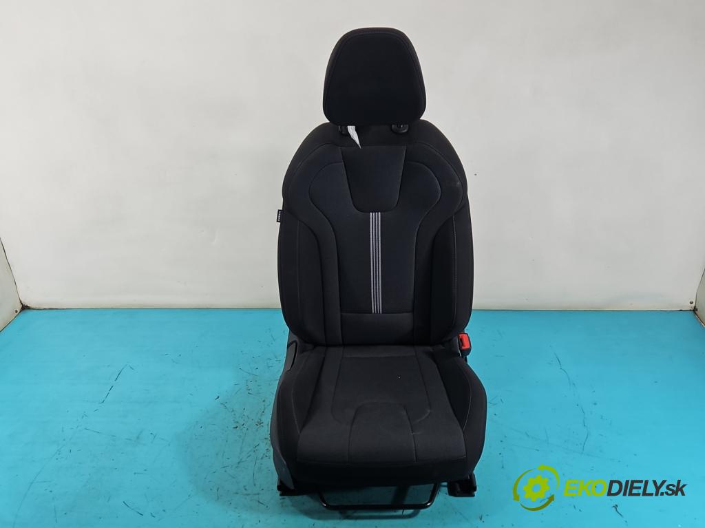 Hyundai Elantra VII 2020- 1.6 16V manual 90.2 kW 1598 cm3 4- Sedadlo pravý  (Sedadlo)