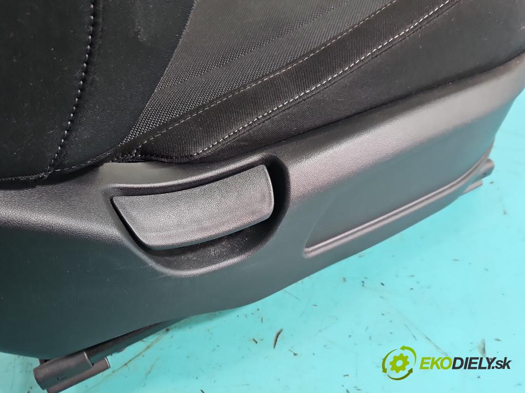 Hyundai Elantra VII 2020- 1.6 16V manual 90.2 kW 1598 cm3 4- Sedadlo pravý  (Sedadlo)