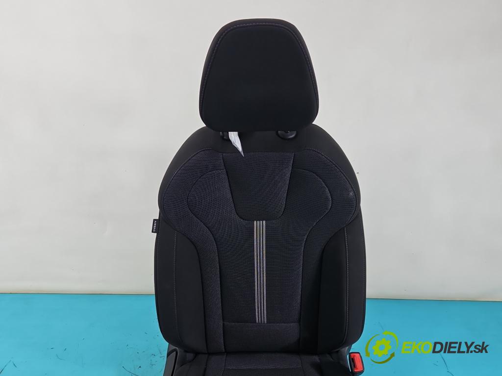 Hyundai Elantra VII 2020- 1.6 16V manual 90.2 kW 1598 cm3 4- Sedadlo pravý  (Sedadlo)