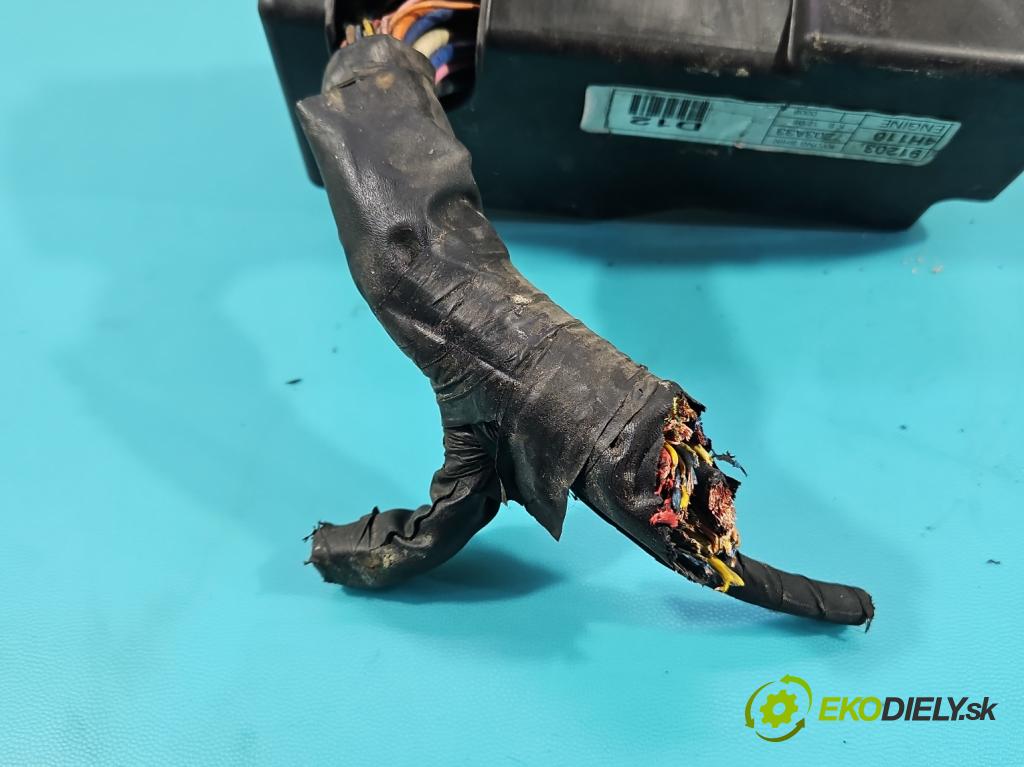 Hyundai H1 II 2007-2023 2.5 crdi 170 HP manual 125 kW 2497 cm3 5- skrinka poistka 912034110 (Poistková skrinka)