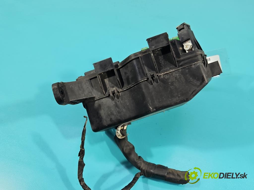 Hyundai H1 II 2007-2023 2.5 crdi 170 HP manual 125 kW 2497 cm3 5- skrinka poistka 914014H070 (Poistková skrinka)