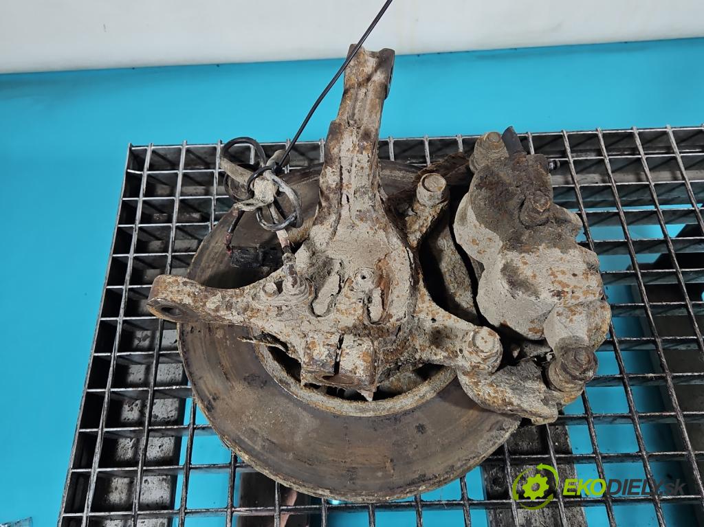 Hyundai H1 II 2007-2023 2.5 crdi 170 HP manual 125 kW 2497 cm3 5- náboj pravé  (Náboj kolesa)