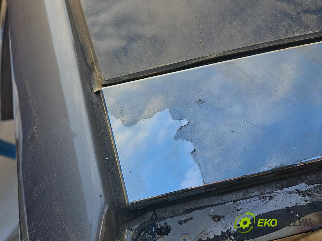 Peugeot 208 I 2012-2019 1.6 hdi 92 HP manual 68 kW 1560 cm3 5- strecha