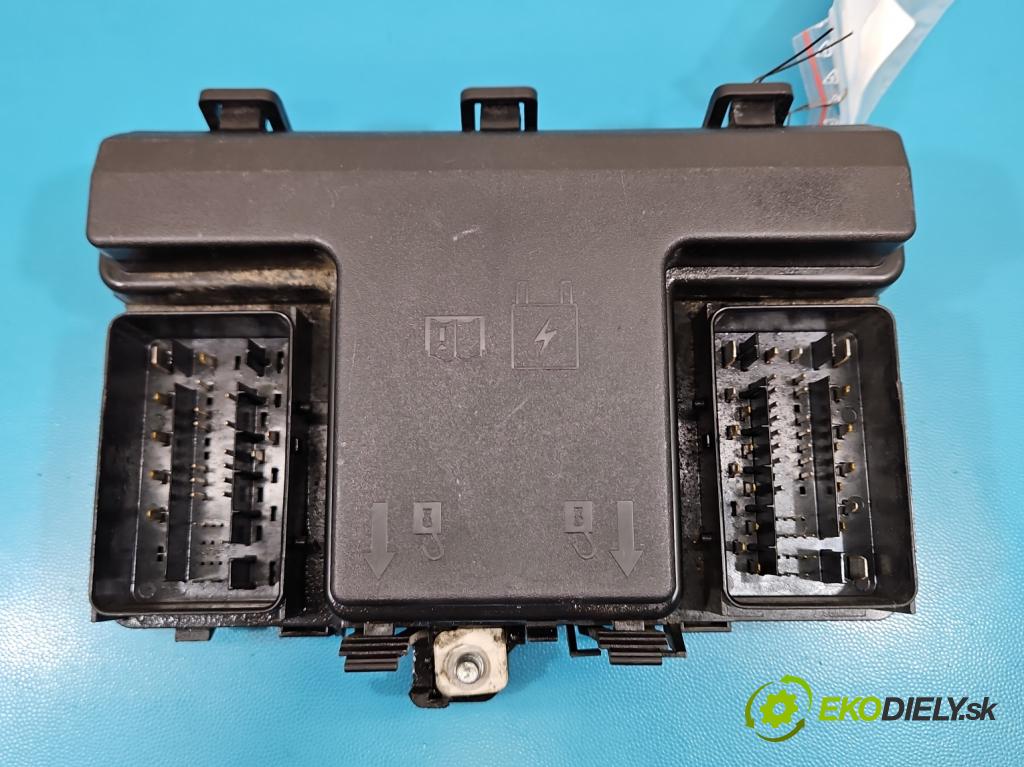 Ford Mondeo Mk5 2014-2022 2.0 16V 140 HP automatic 103 kW 1999 cm3 4- skrinka poistka FG9T14A067MD (Poistková skrinka)