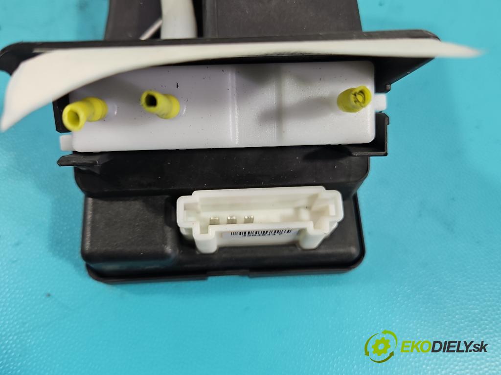 Mercedes A W168 1997-2004 1.6 8V 102 HP manual 75 kW 1598 cm3 5- Centrální: zámek: A1688000348