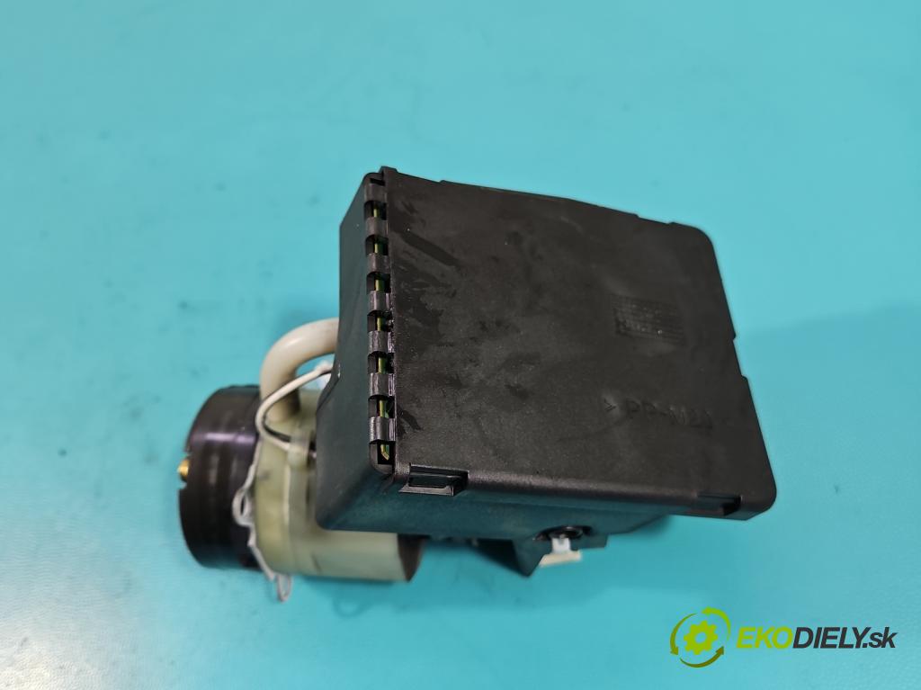 Mercedes A W168 1997-2004 1.6 8V 102 HP manual 75 kW 1598 cm3 5- Centrální: zámek: A1688000348