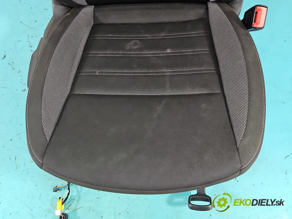 Skoda Octavia III 2013- 1.5 TSI 150 hp manual 110 kW 1498 cm3 5- Sedadlo pravý  (Sedadlo)