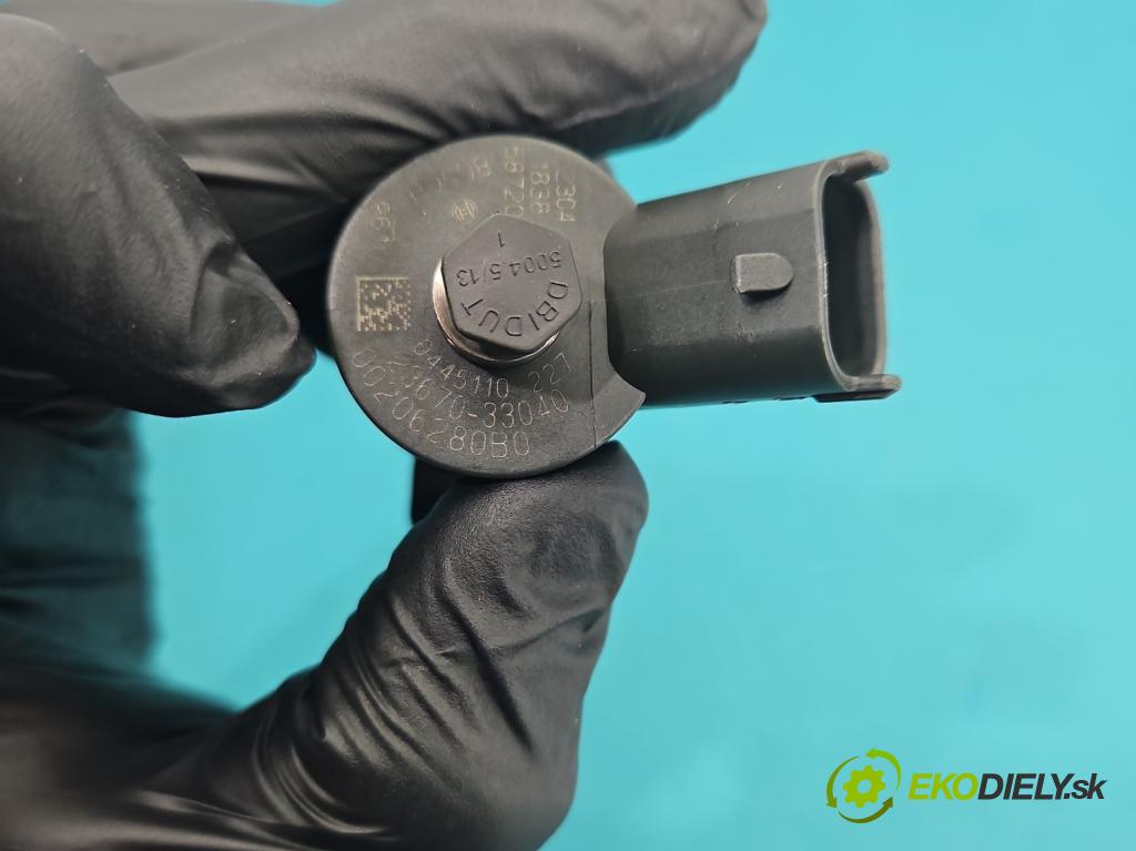 Toyota Corolla E12 2001-2009 1.4 D4D 90 HP manual 66 kW 1364 cm3 5- vstrek 0445110227 (Vstrekovač paliva)