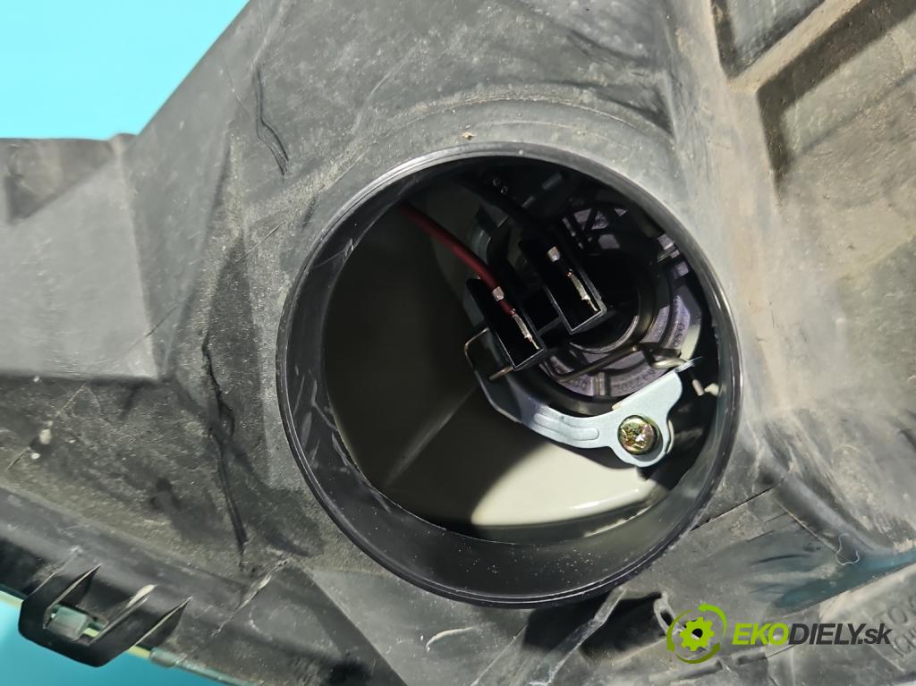 Toyota Corolla E12 2001-2009 1.4 D4D 90 HP manual 66 kW 1364 cm3 5- Reflektor: ľavý  (Kľučka dverí ostatné)