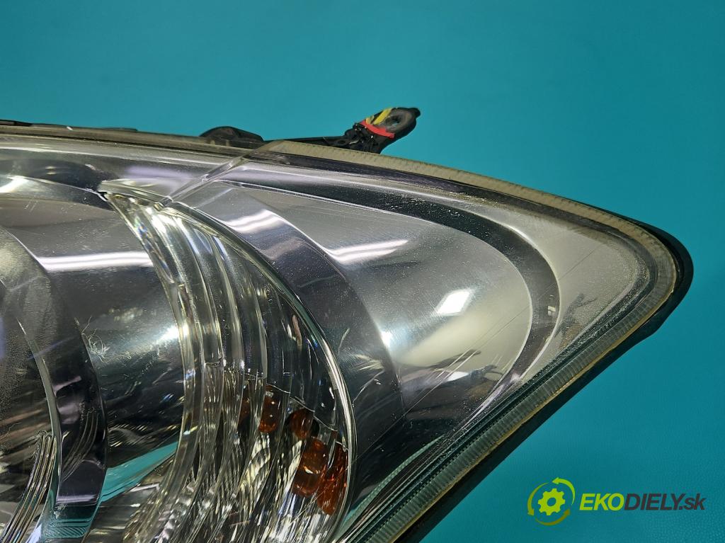 Toyota Corolla E12 2001-2009 1.4 D4D 90 HP manual 66 kW 1364 cm3 5- Reflektor: ľavý  (Kľučka dverí ostatné)