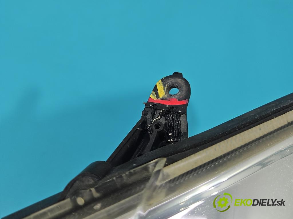 Toyota Corolla E12 2001-2009 1.4 D4D 90 HP manual 66 kW 1364 cm3 5- Reflektor: ľavý  (Kľučka dverí ostatné)