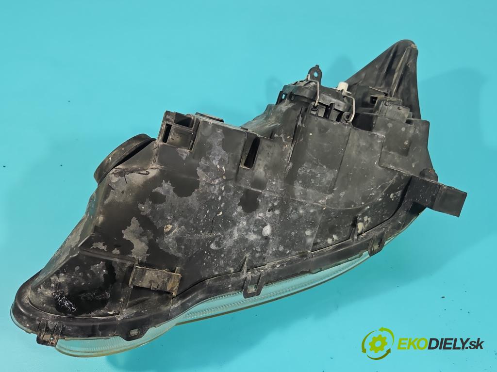 Toyota Corolla E12 2001-2009 1.4 D4D 90 HP manual 66 kW 1364 cm3 5- Reflektor: pravý  (Svetlo predné pravé)