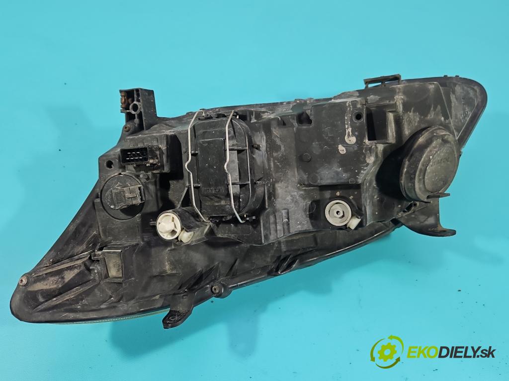 Toyota Corolla E12 2001-2009 1.4 D4D 90 HP manual 66 kW 1364 cm3 5- Reflektor: pravý  (Svetlo predné pravé)