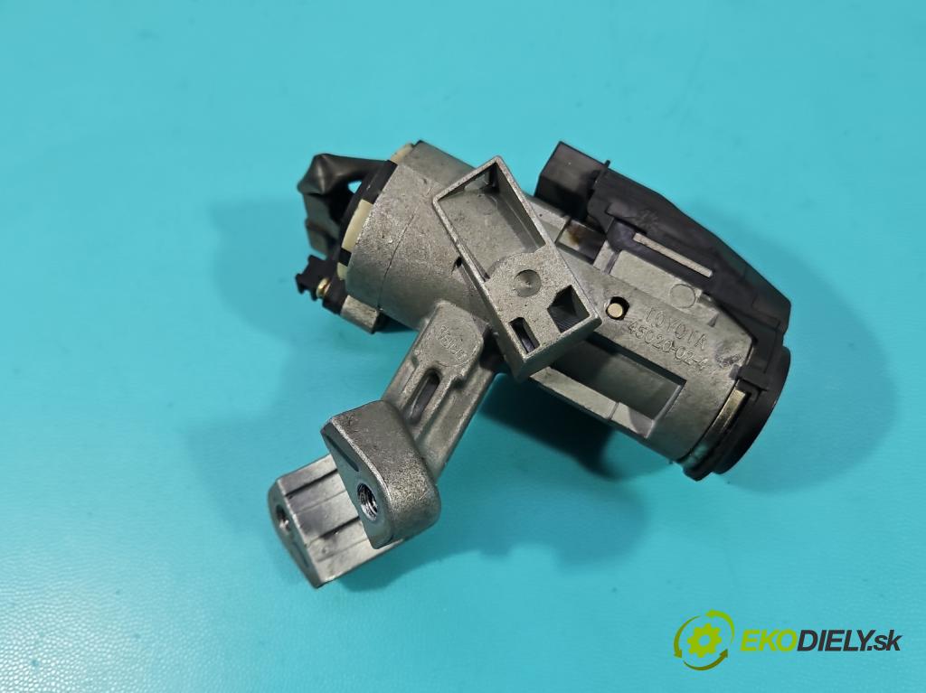 Toyota Corolla E12 2001-2009 1.4 D4D 90 hp manual 66 kW 1364 cm3 5- řídící jednotka motoru 0281011734