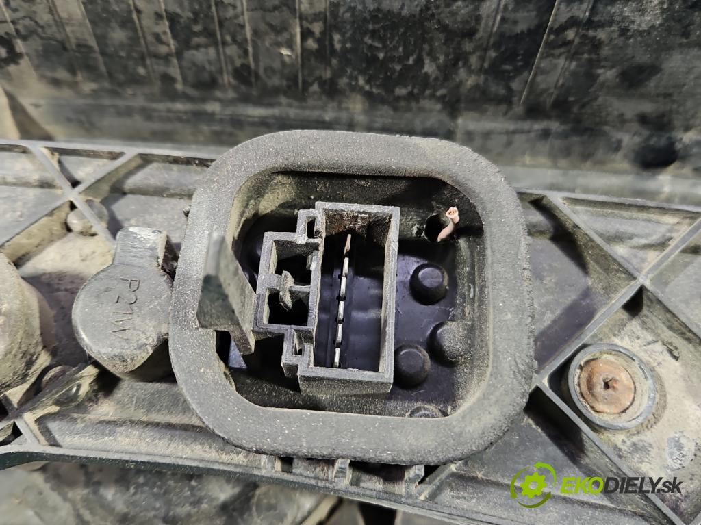 Peugeot Boxer II 2006-2018 2.2 hdi 120 HP manual 88 kW 2198 cm3 5- svetlo / reflektor zadné pravé  (Kľučka dverí ostatné)