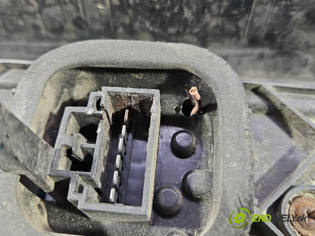 Peugeot Boxer II 2006-2018 2.2 hdi 120 HP manual 88 kW 2198 cm3 5- svetlo / reflektor zadné pravé  (Kľučka dverí ostatné)