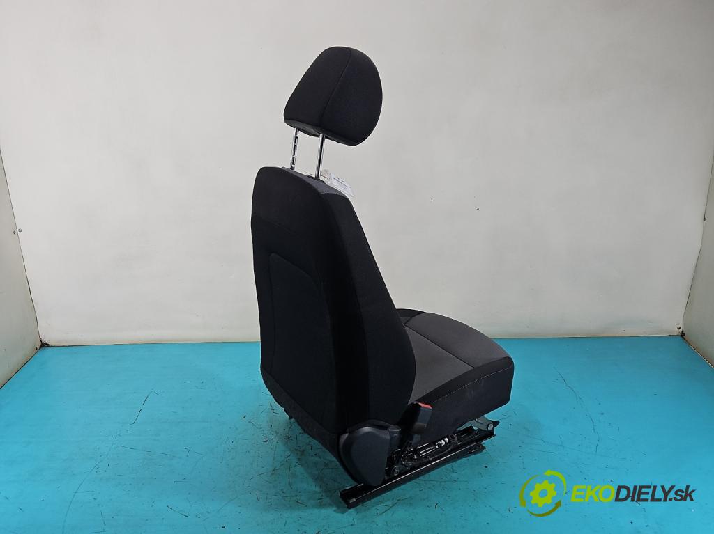 Hyundai i20 II 2014 -2020 1.2 16V 84KM manual 62 kW 1248 cm3 5- Sedadlo levý  (Sedadlo)
