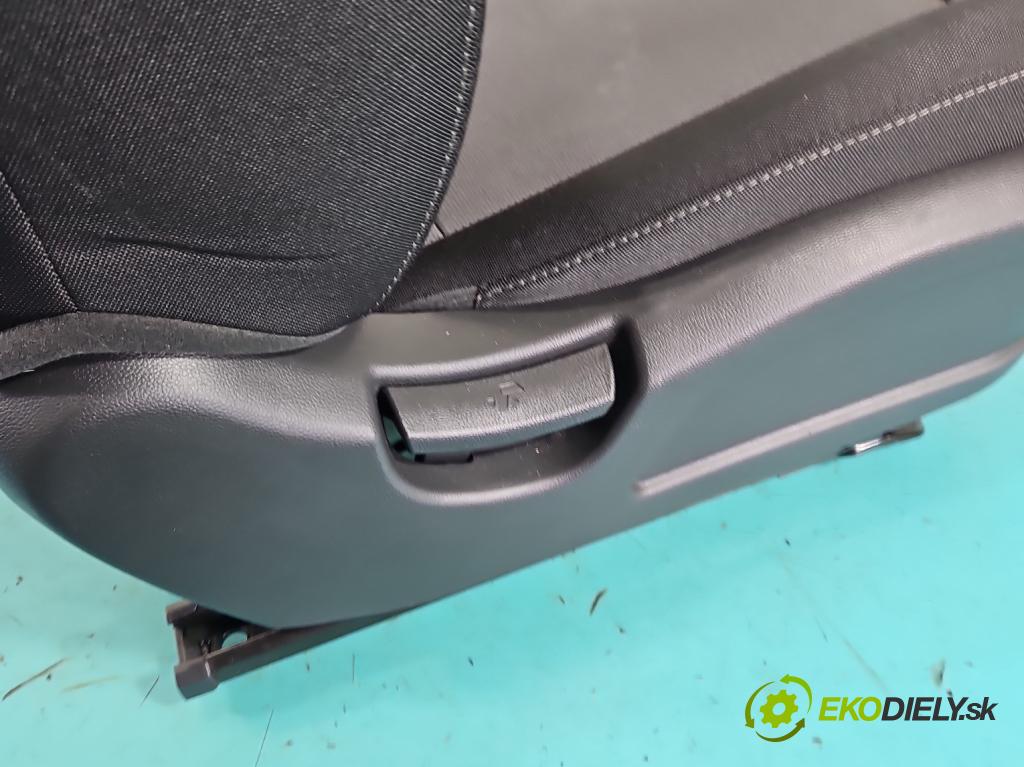 Hyundai i20 II 2014 -2020 1.2 16V 84KM manual 62 kW 1248 cm3 5- Sedadlo pravý  (Sedadlo)