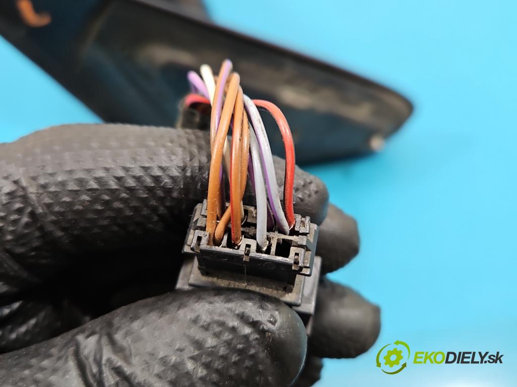 Seat Toledo II 1998-2004 1.6 16V 105 HP manual 77 kW 1598 cm3 4- zrkadlo ľavé  (Kľučka dverí ostatné)