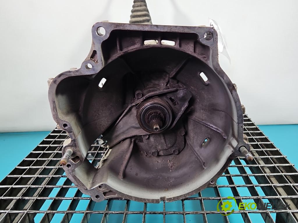 Suzuki Samurai 1.3 16V 64 HP manual 47 kW 1315 cm3 3- prevodovka stupeň,rýchlosť manual