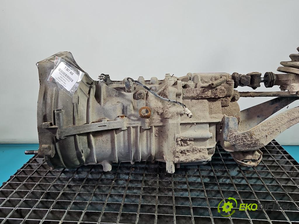 Suzuki Samurai 1.3 16V 64 HP manual 47 kW 1315 cm3 3- prevodovka stupeň,rýchlosť manual