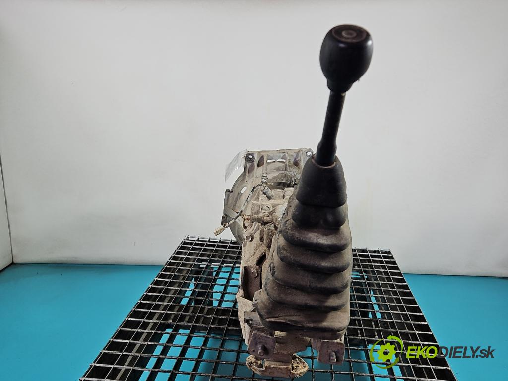 Suzuki Samurai 1.3 16V 64 HP manual 47 kW 1315 cm3 3- prevodovka stupeň,rýchlosť manual