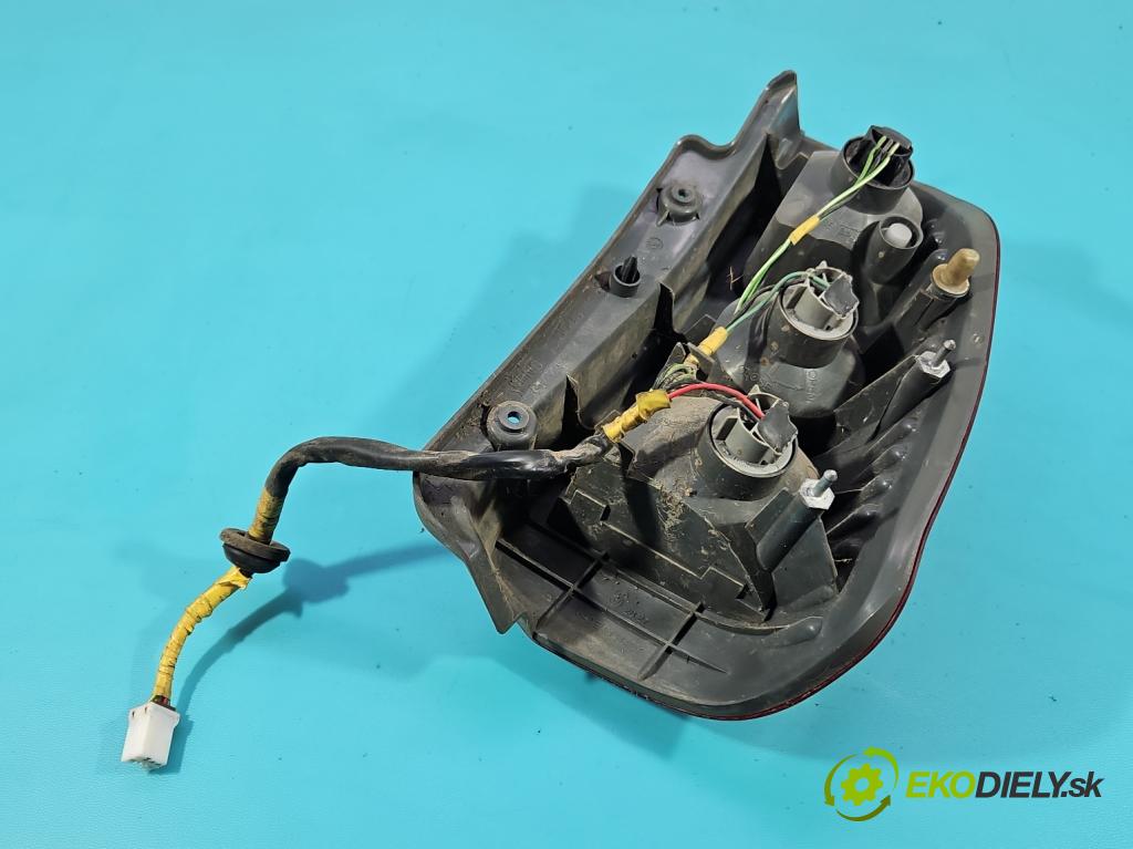 Mitsubishi Space star 1.8 16V 111KM manual 82 kW 1834 cm3 5- svetlo / reflektor zadné ľavé MR913173 (Kľučka dverí ostatné)