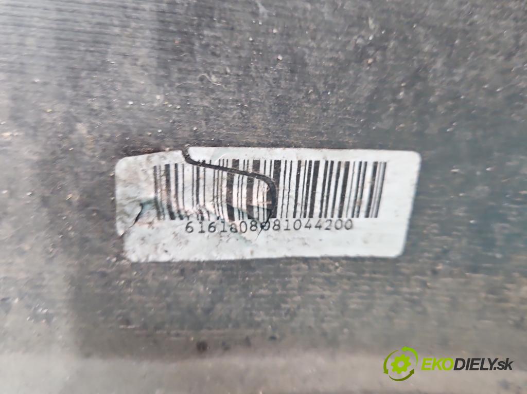 Toyota Corolla E16/E18  2013-2019 1.6 16V 132  HP manual 97 kW 1598 cm3 4- nárazník zadné  (Kľučka dverí ostatné)