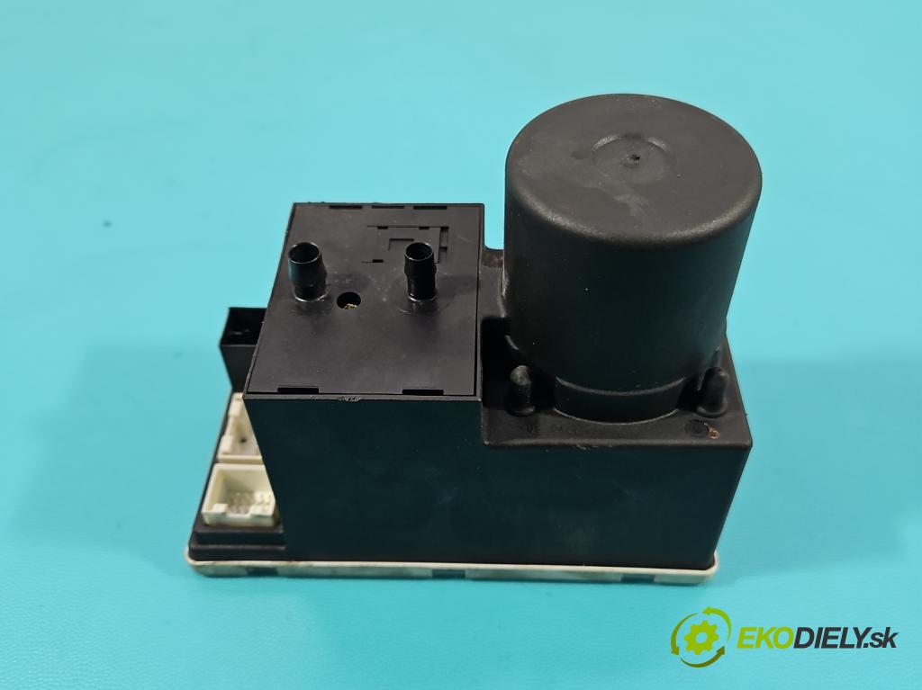 Audi A3 8L 1996-2003 1.6 SR 102 HP manual 75 kW 1595 cm3 3- Centrální: zámek: 8L0862257L