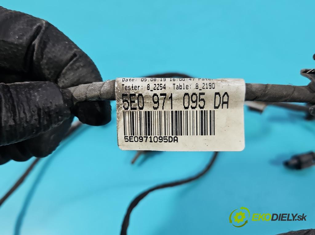 Skoda Octavia III 2013- 1.5 TSI 150 HP manual 110 kW 1498 cm3 5- Zväzok: nárazník predné 5E0971095DA