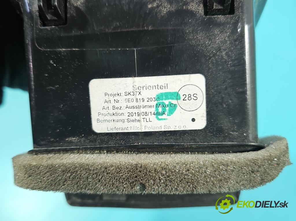 Skoda Octavia III 2013- 1.5 TSI 150 hp manual 110 kW 1498 cm3 5- Mřížka: topení 5E0819203C