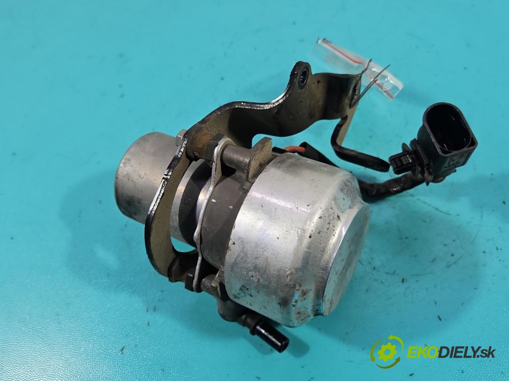 Skoda Octavia III 2013- 1.5 TSI 150 HP manual 110 kW 1498 cm3 5- čerpadlo rotačný 5Q0612181