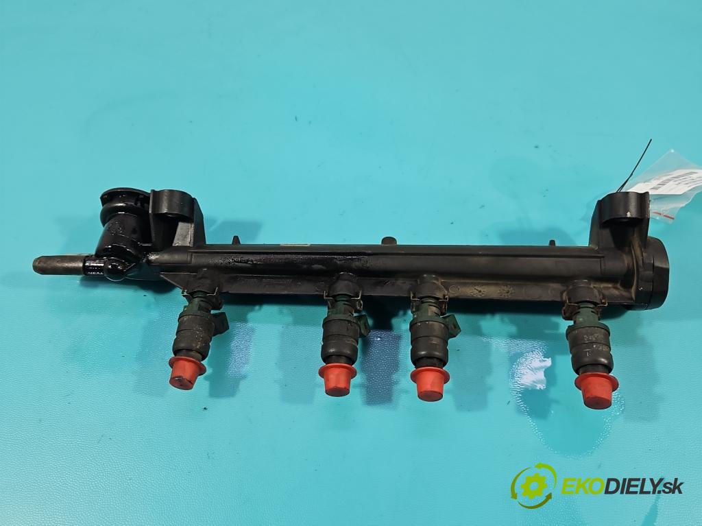 Audi A3 8L 1996-2003 1.6 SR 102 HP manual 75 kW 1595 cm3 3- vstrek 037906031AA (Vstrekovač paliva)