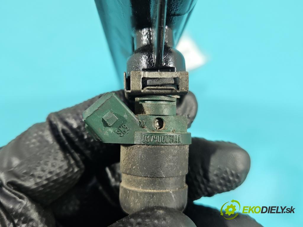 Audi A3 8L 1996-2003 1.6 SR 102 HP manual 75 kW 1595 cm3 3- vstrek 037906031AA (Vstrekovač paliva)