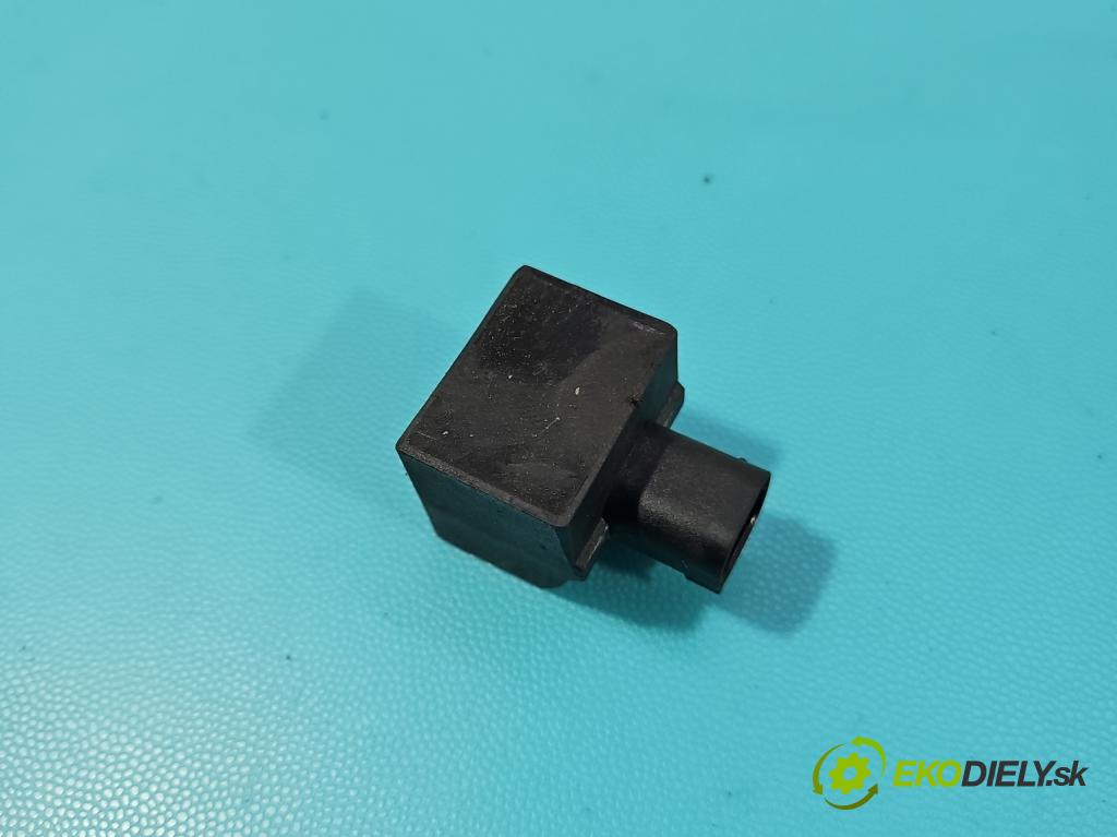 Audi A3 8L 1996-2003 1.6 SR 102 HP manual 75 kW 1595 cm3 3- snímač ESP 1J0907651A