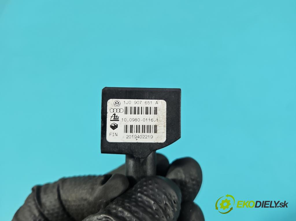 Audi A3 8L 1996-2003 1.6 SR 102 HP manual 75 kW 1595 cm3 3- snímač ESP 1J0907651A